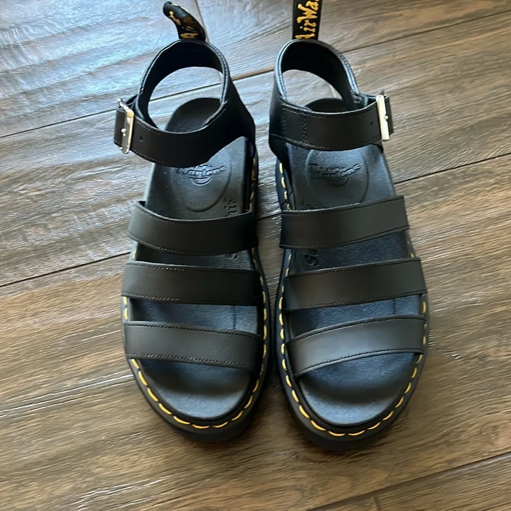NWT DR. MARTENS BLAIRE SANDALS